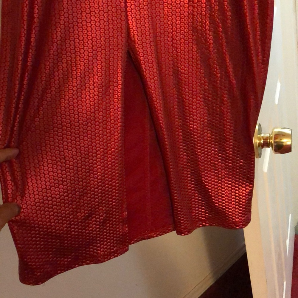 Beautiful red dress - Picture 2 of 3